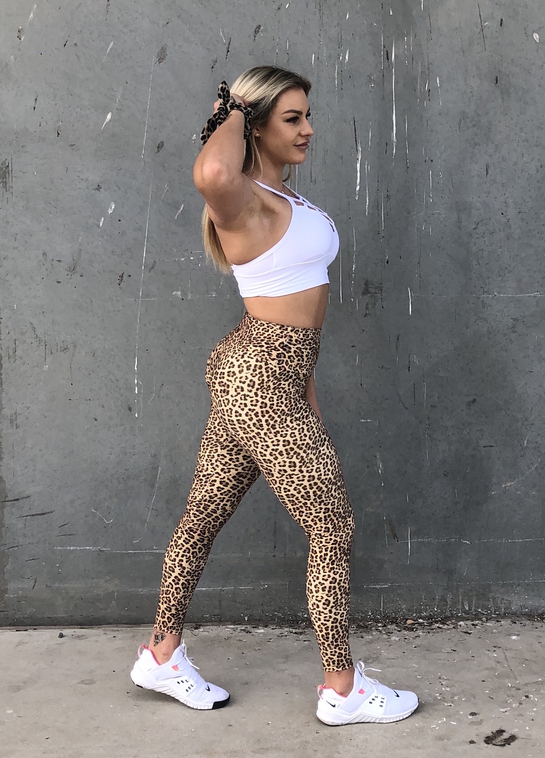15 Outfits With Leopard Printed Leggings - Styleoholic